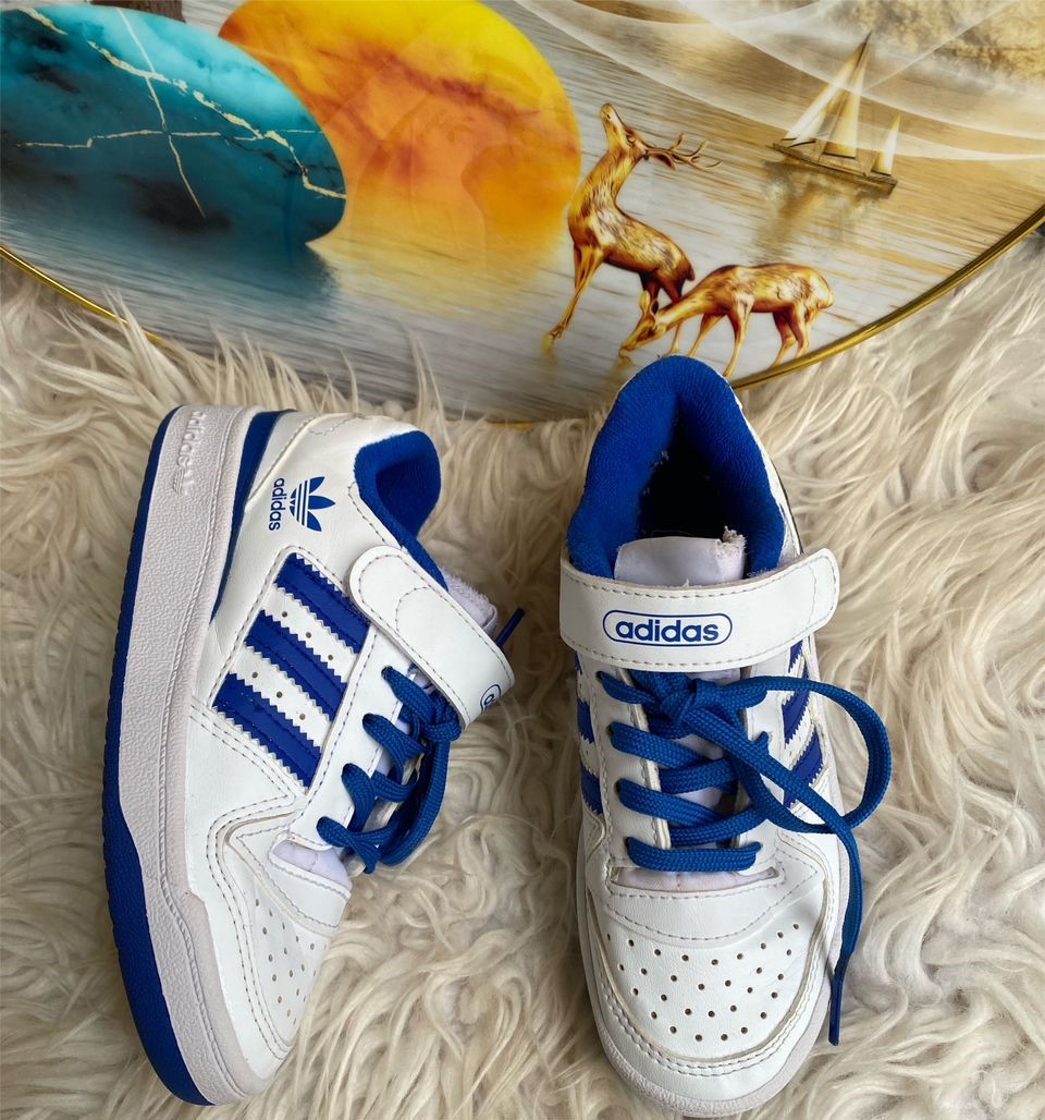 Adidas blanche bleue P 27 / 28