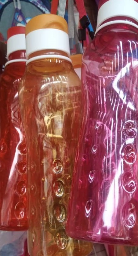 Gourde transparente en plastique