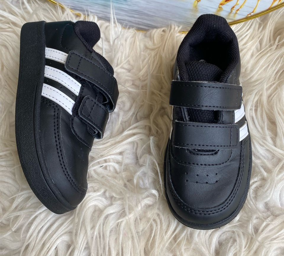 Adidas noire bandes blanches P 25