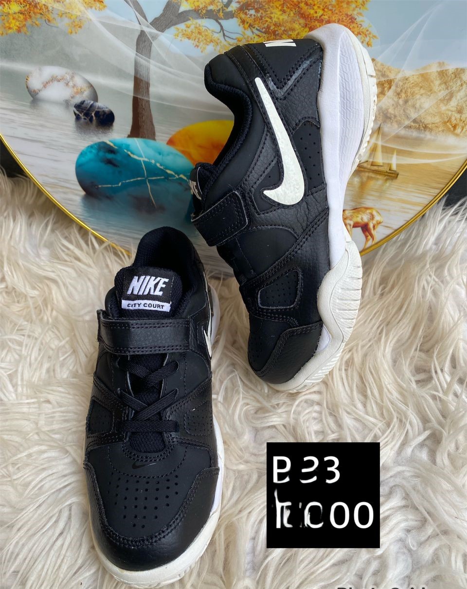 Nike noire city court P 33