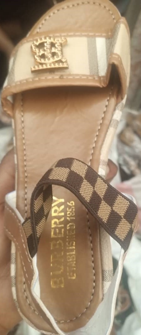 Pieds nus Burberry P 27-38